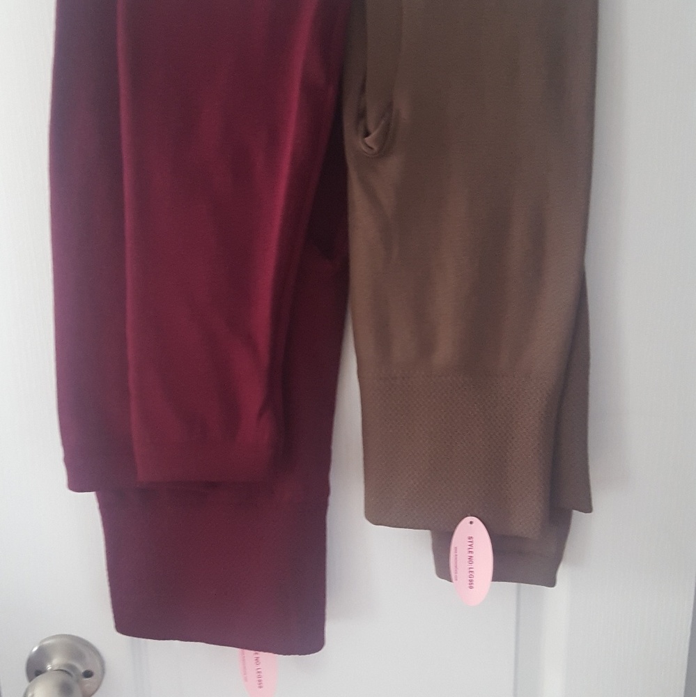 Tummy control leggings in burgundy