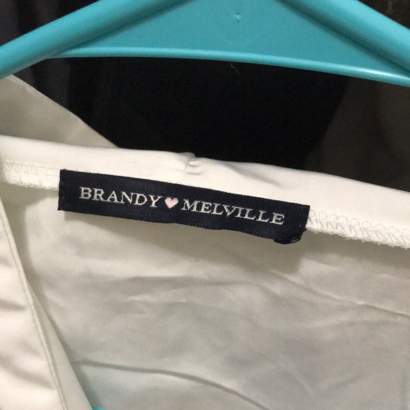 Brandy Melville Malibu Windbreaker - Picture 2 of 2