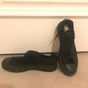 Black on black converse size 6