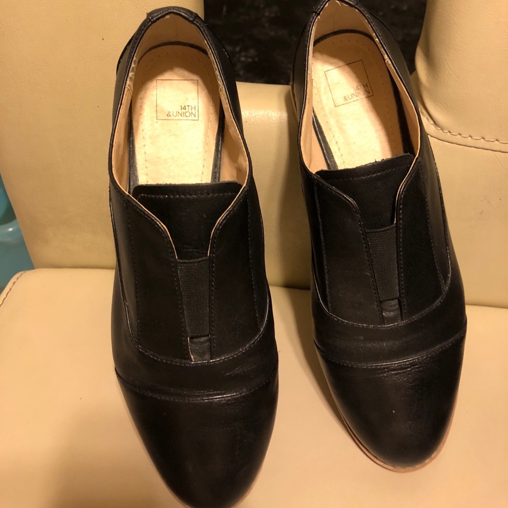 Moccasin & loafer shoes