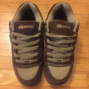 Etnies skate shoes