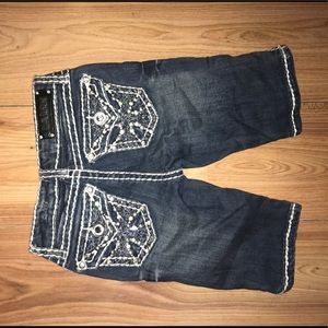 Girls LA idol , medium thigh shorts