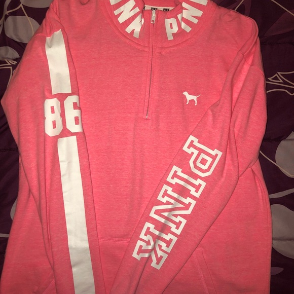 VS PINK Pullover - Picture 1 of 2