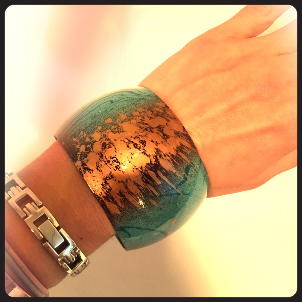 Turquoise & Bronze lightweight metal bangle. NWOT!