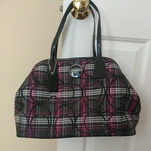 Large Coach Purse. Hardly Used Excellent Condition