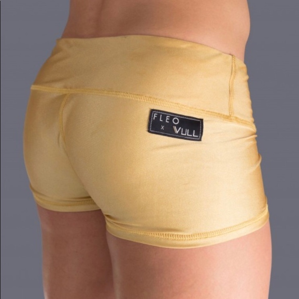(FOUND) ISO: Gold Fleo Shorts (Vull) size: S