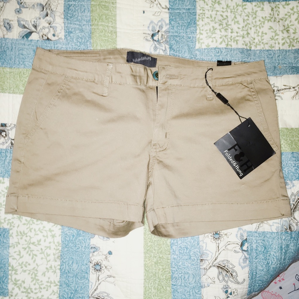 Folded&Hung Khaki shorts