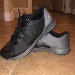 Under Armour  black tennis shoes size 8.5