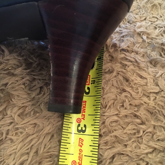 Gorgeous Black Slingback Heels 👠 - Picture 6 of 8