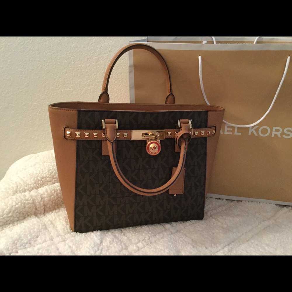 Holiday sale Michael Kors jet set leather tote