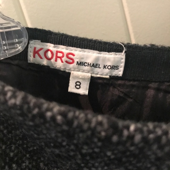 ❄️KORS Michael Kors tweed mini skirt❄️ - Picture 3 of 5