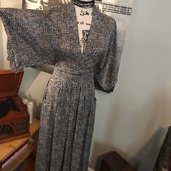 Sexy Kimono Style Dress - Picture 2 of 3