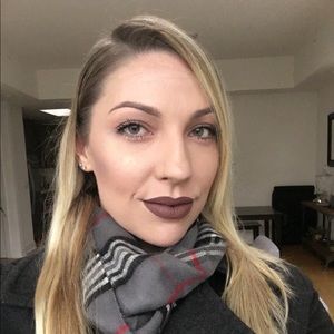 Meet your Posher, Jacqueline