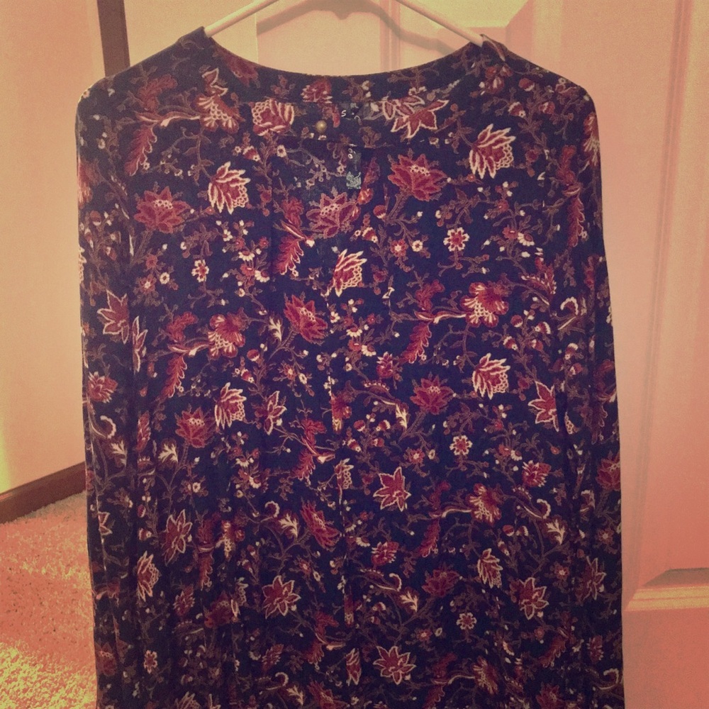 Mainstream boutique NWOT FLORAL TOP