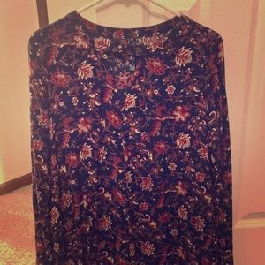 Mainstream boutique NWOT FLORAL TOP