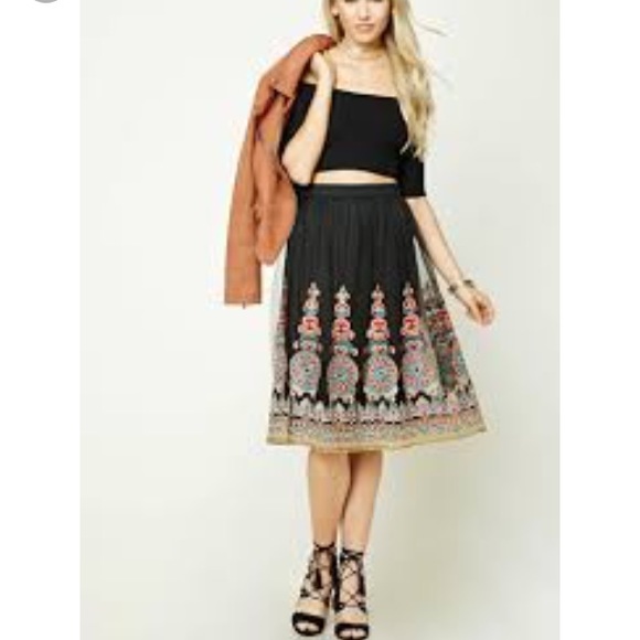 👀ISO👀 Forever 21 Tulle Embroidered Skirt Sz L