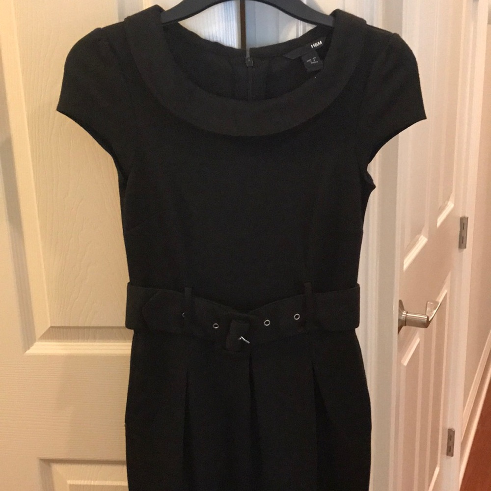 H&M Black dress with pockets and adjustable belt