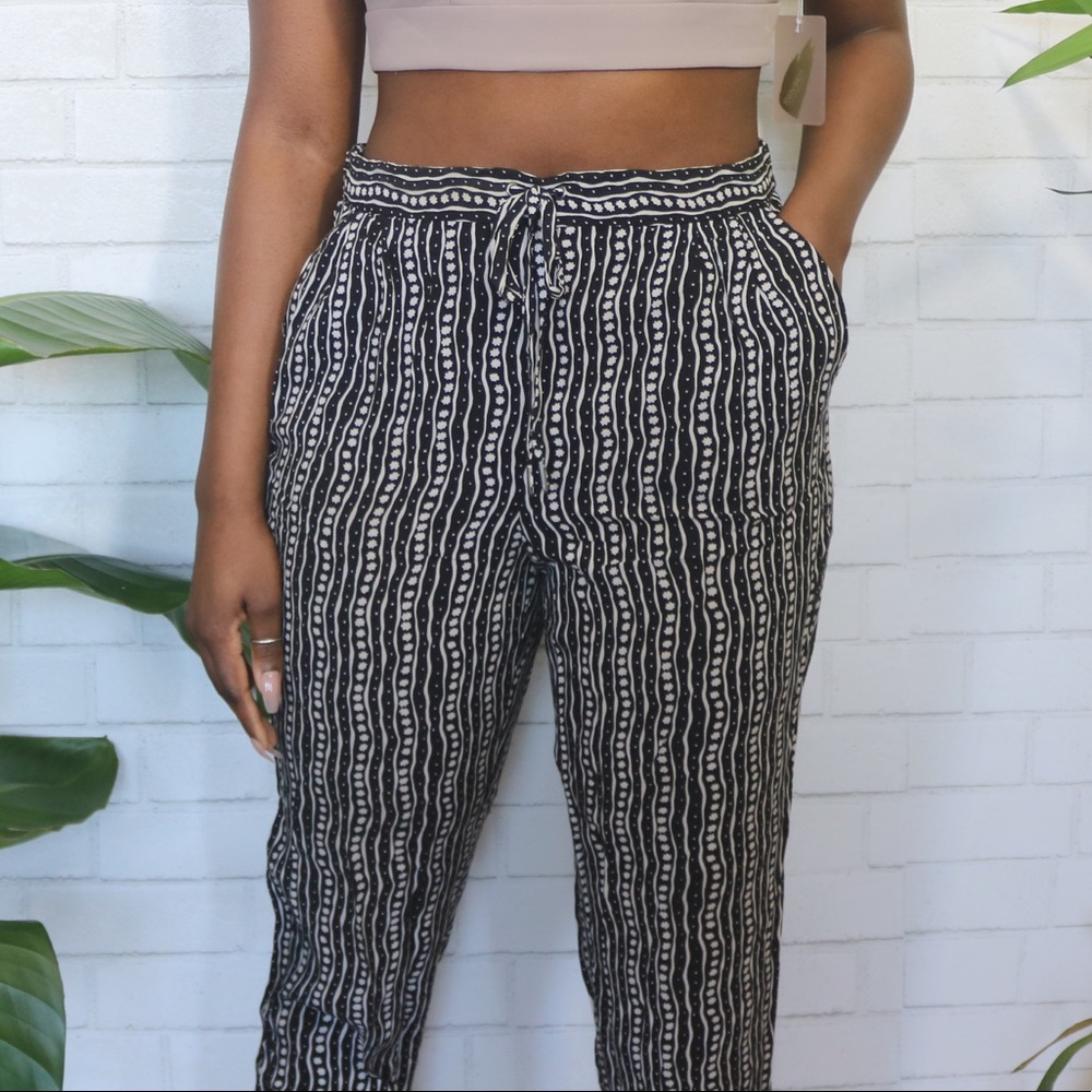 Black and White Vince Camuto Joggers/Trousers