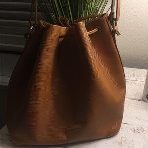 🔥💯🔥Authentic LOUIS VUITTON EPI bucket bag