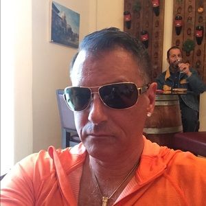 Meet your Posher, Derek