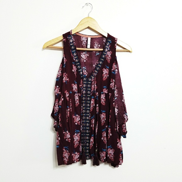 Xhilaration Tops - Xhilaration • Boho Floral Cold Shoulder Top