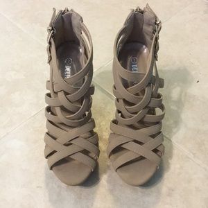Delicacy tan heels