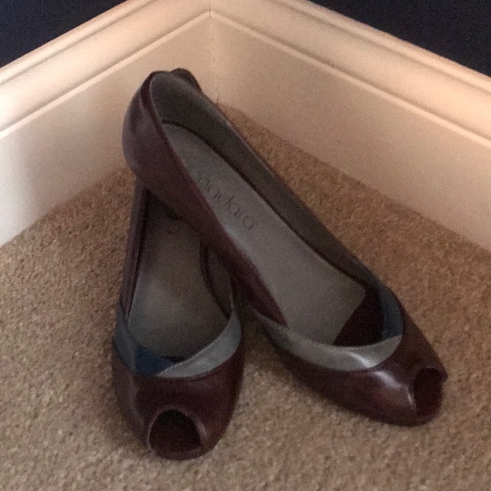 Peep toe shoe with small heel.