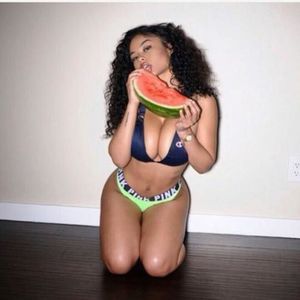 Meet your Posher, Evanda