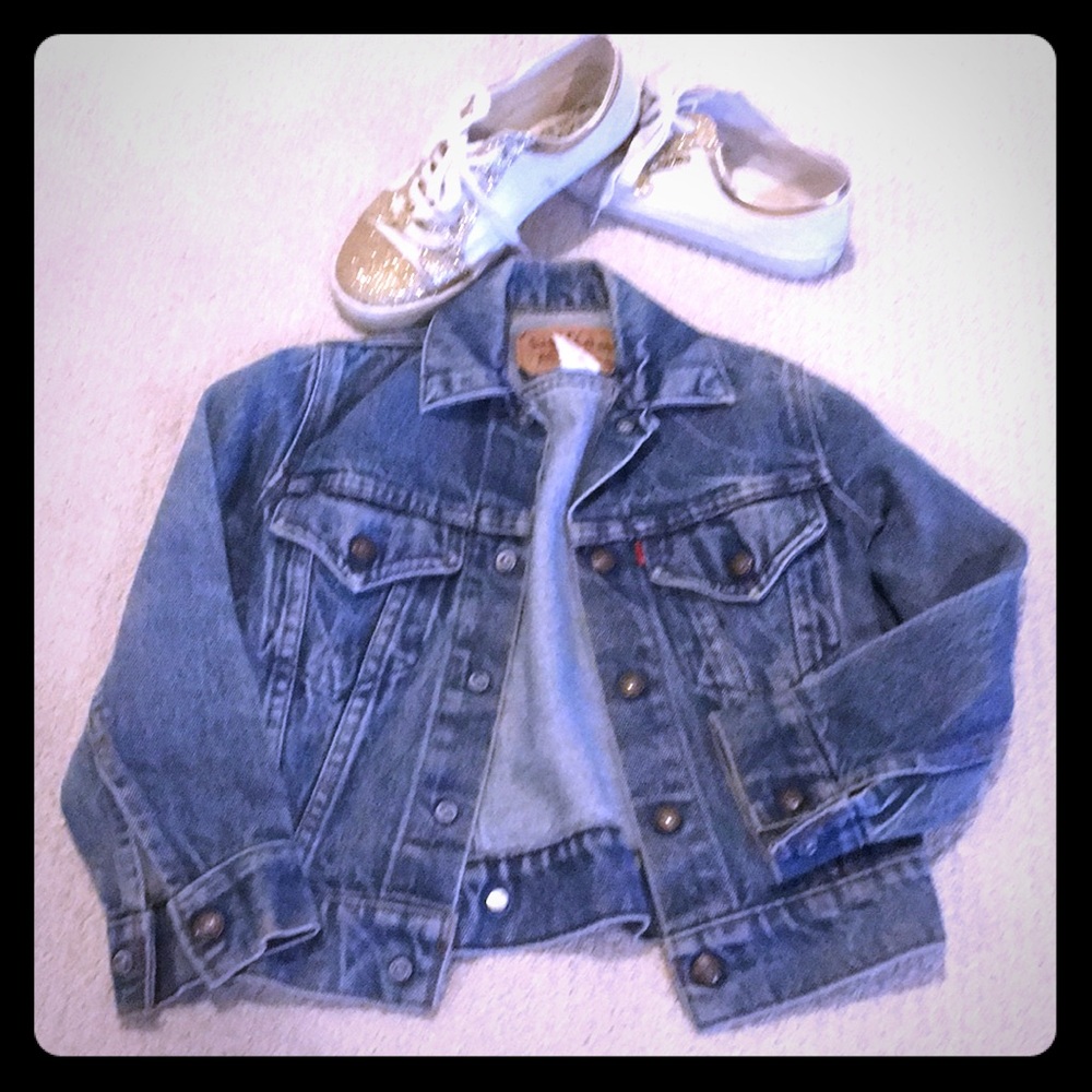 Vintage Levi’s Jean Jacket - ADORABLE 😎!
