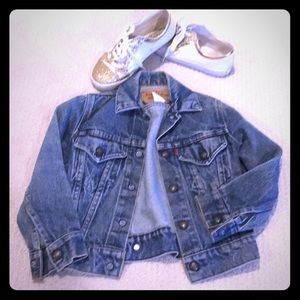 Vintage Levi’s Jean Jacket - ADORABLE 😎!