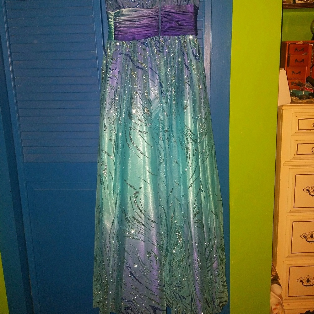 Prom dress - Picture 2 of 2