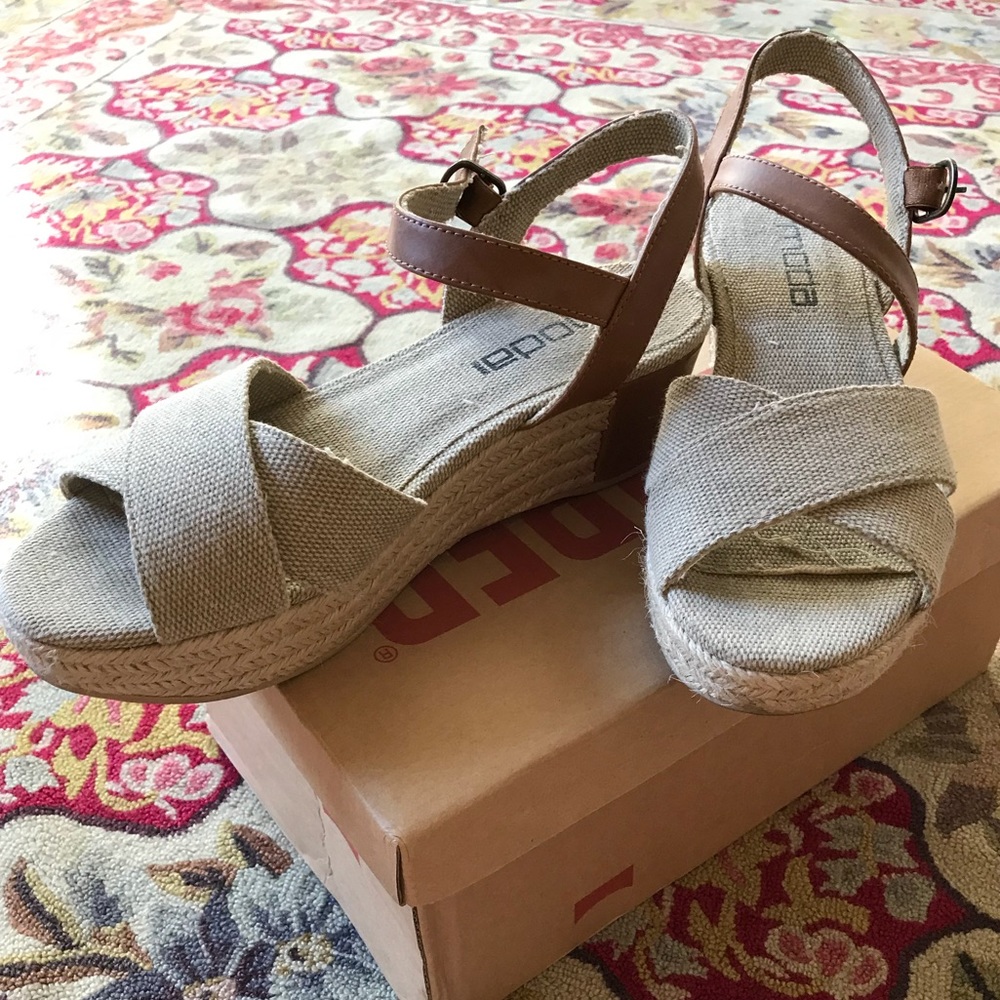 Low-heeled Platform Sandals