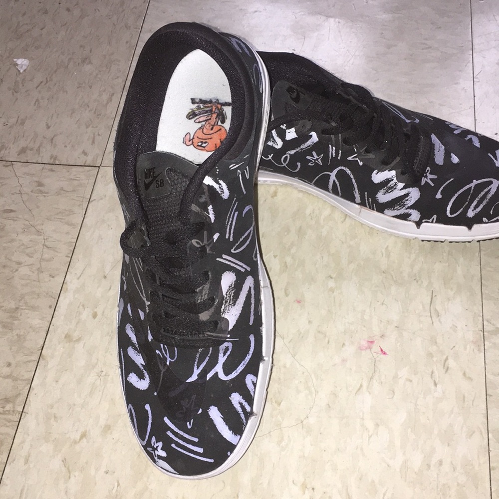 Size 9.5 (M) Nike SB Sneakers