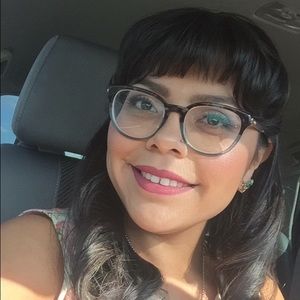 Meet your Posher, Desiree