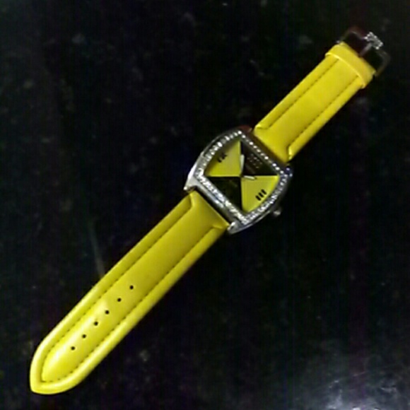 Large Face Geneva Watch - Picture 3 of 4