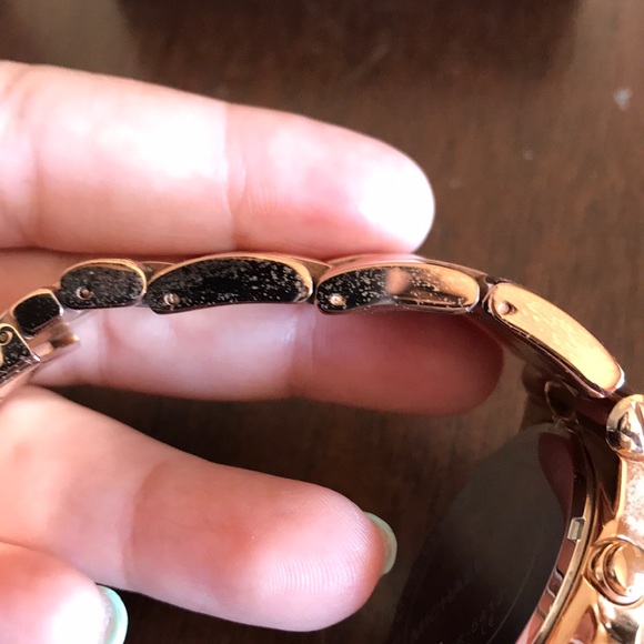 Michael Kors Rose Gold Watch - Picture 7 of 8