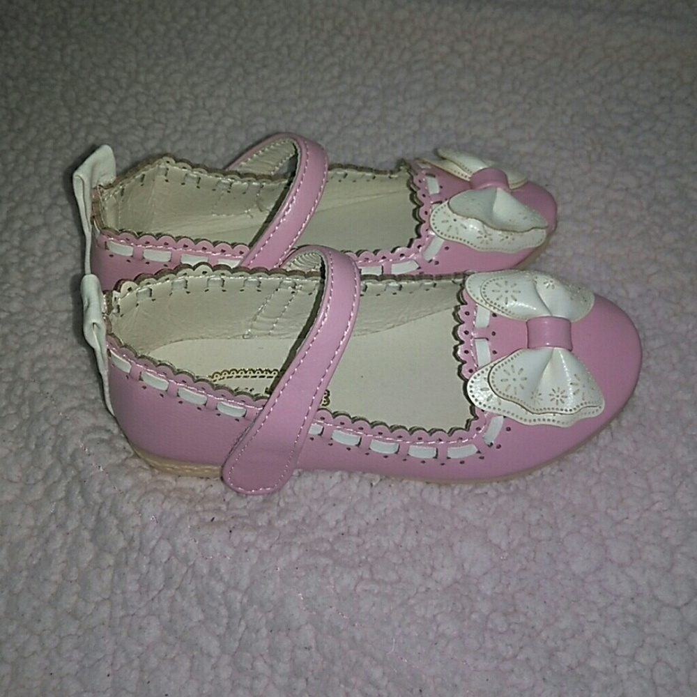 Shoes - Picture 2 of 4