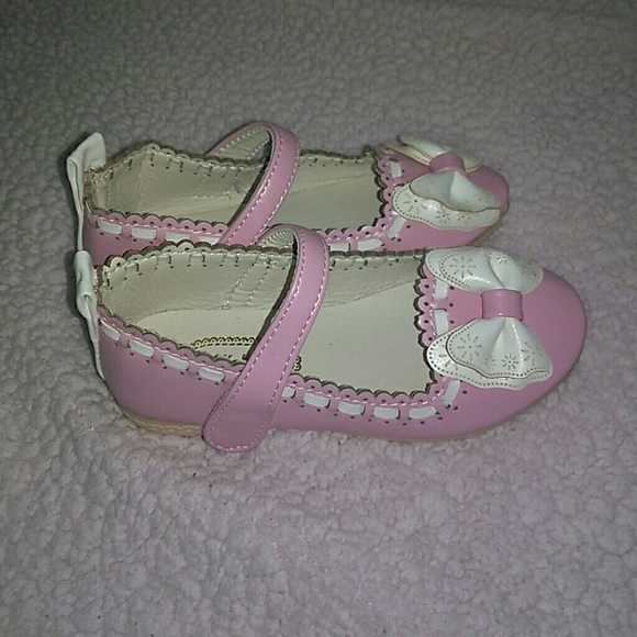 Shoes - Picture 2 of 4