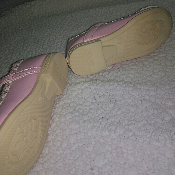 Shoes - Picture 4 of 4