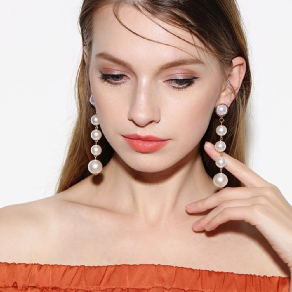 🎀 Lovely lovely tassel faux pearl stud earrings 🎀