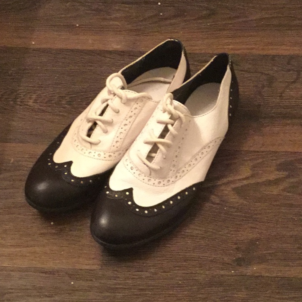 Vintage Black and White Oxfords