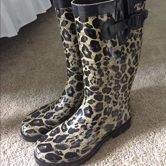 Shoes - Cheetah Rain Boots 👢