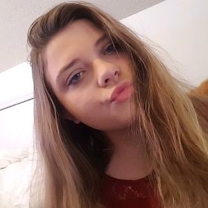 Meet your Posher, Makenzie
