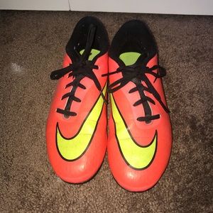 Soccer cleats