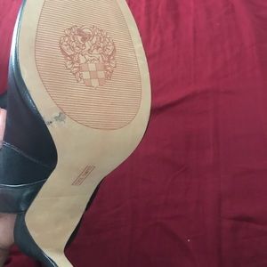 Black leather Vince Camuto bootie