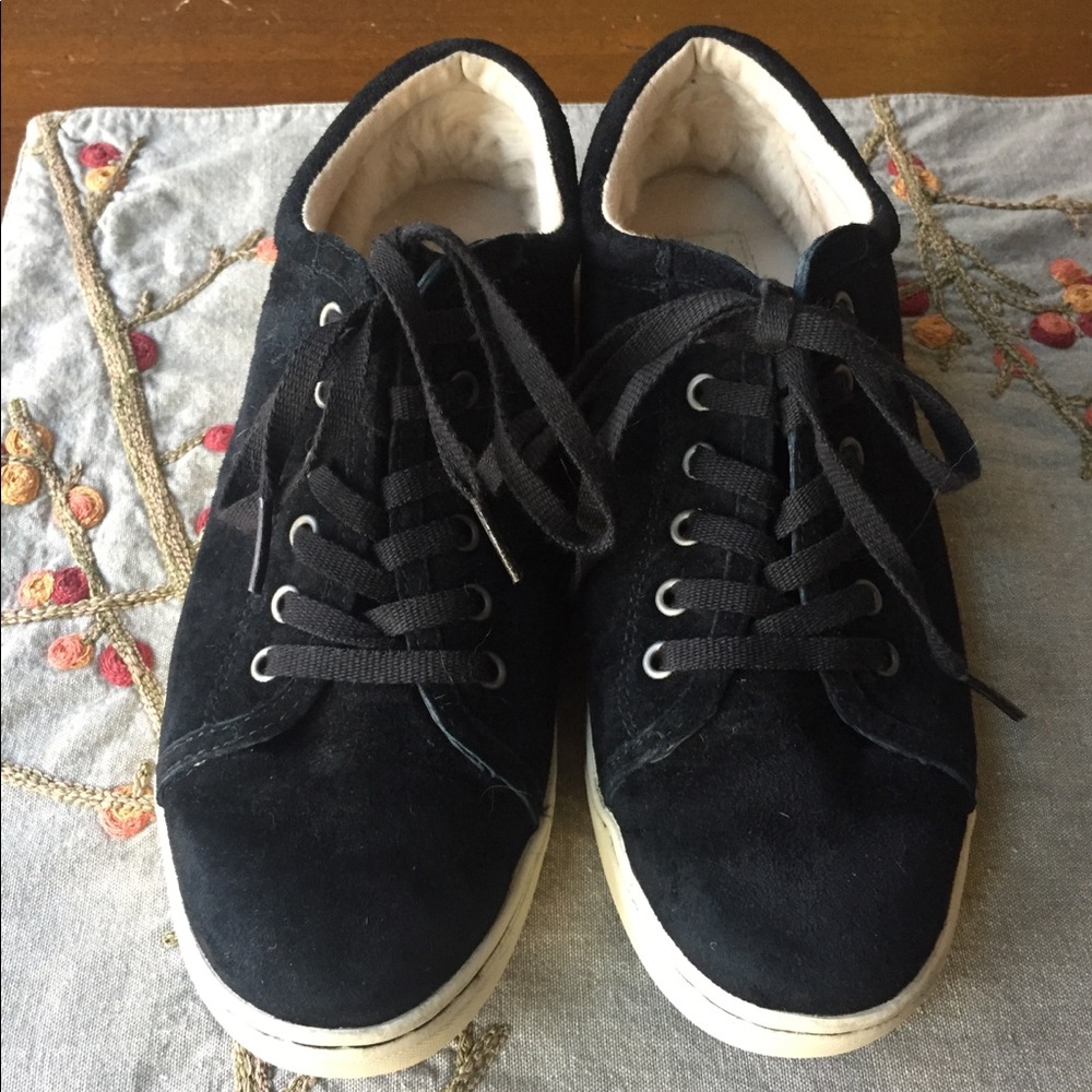 Black suede UGG Tomi sneakers