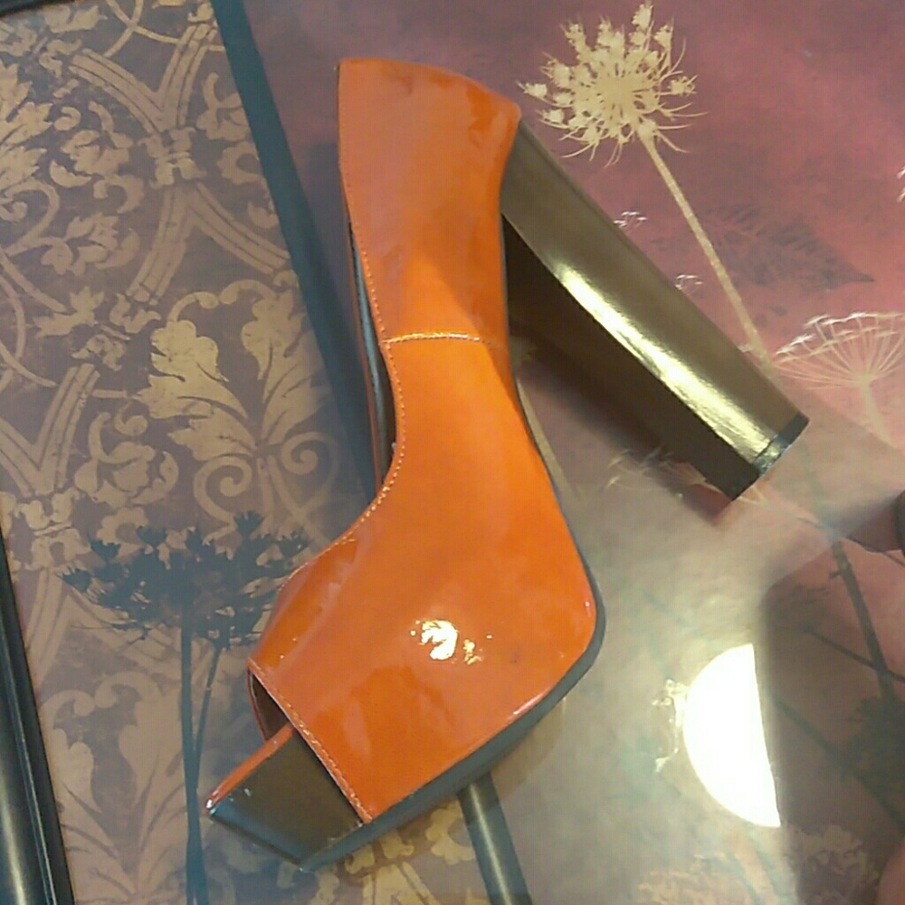 High heel - Picture 2 of 3