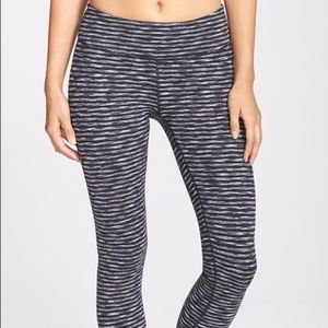 ZELLA black and white striped crops size M