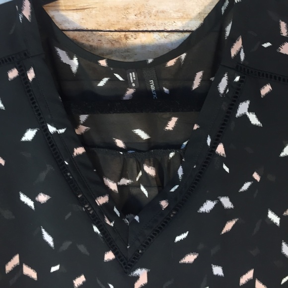 S 3/4 sleeve blouse - Picture 2 of 3