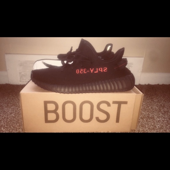 Yeezy Boost 350 v2 Size 11 CP9652 main image 4